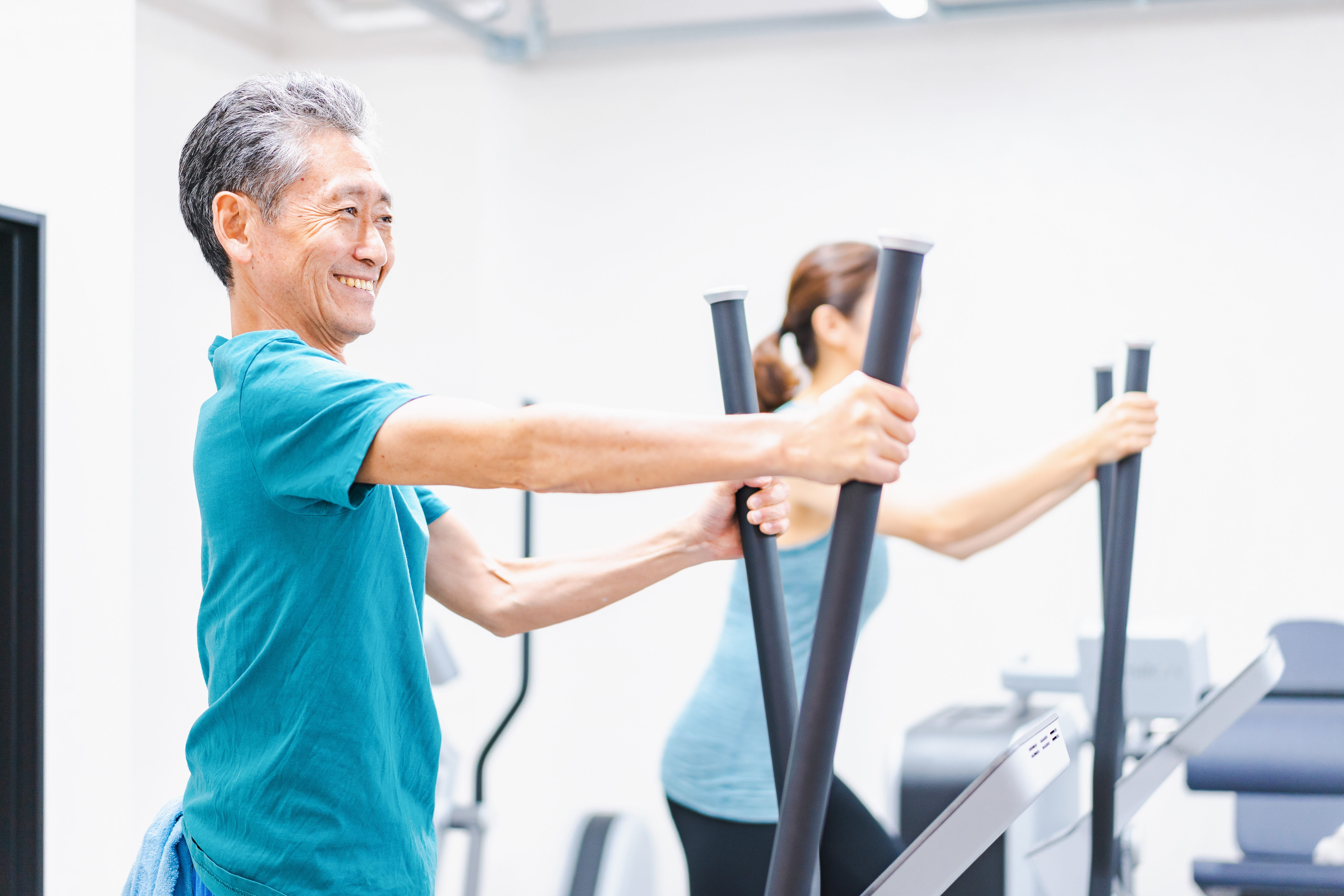 女性がトレーニングしている姿